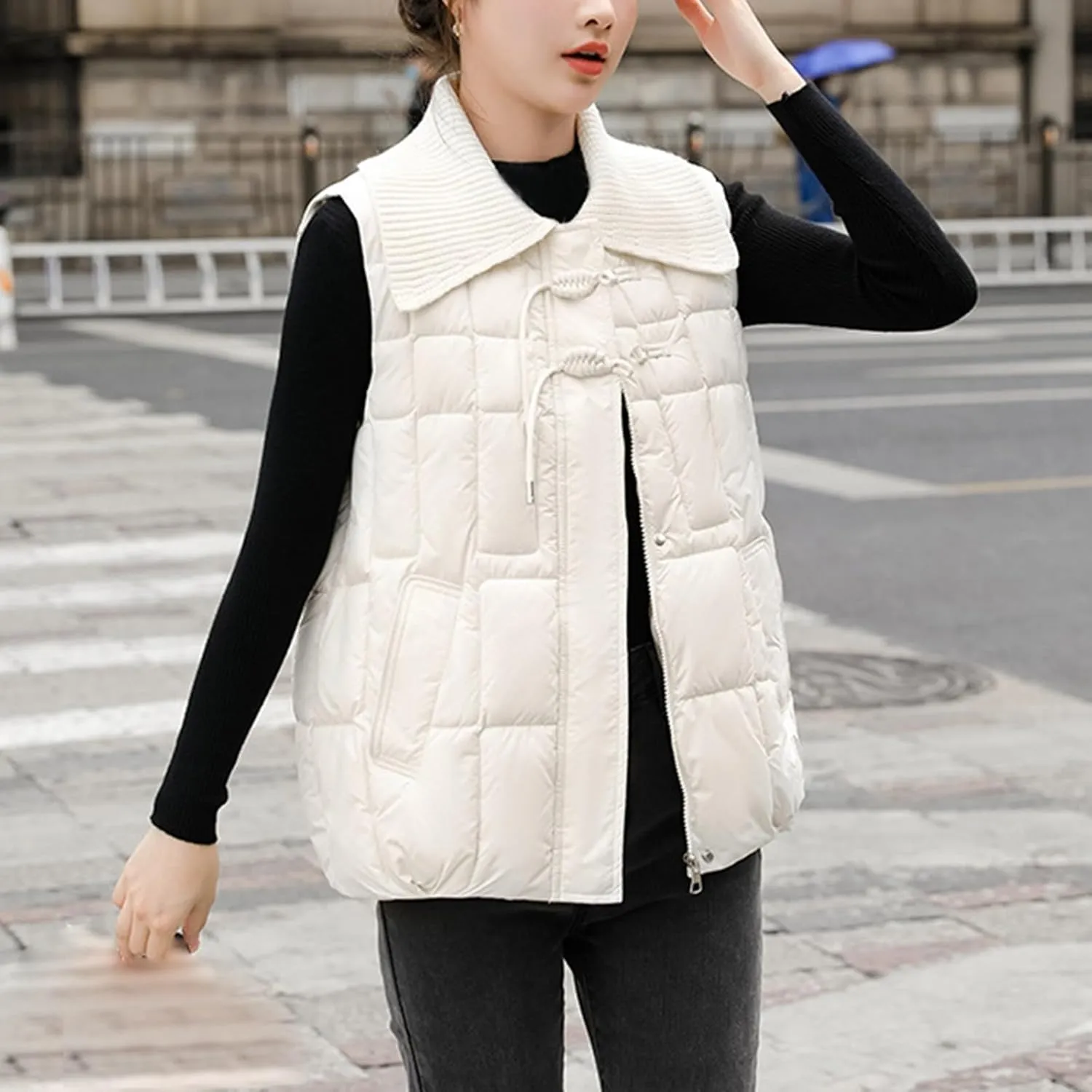 Womens Quilted Vest Lightweight Down Vests Stand Collar Padded Outwear Pockets Trendy Fashion Sleeveless Puffer Jackets